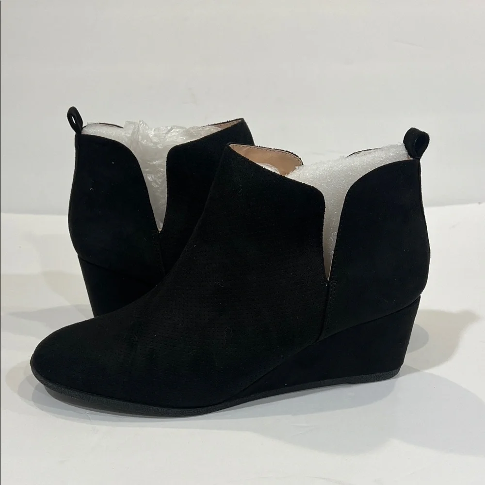 Journee‎ Collection Mylee Wedge Black Booties, size 12 ✔️